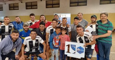 CERRO AZUL: El intendente Dudek entregó trofeos a los ganadores del Torneo Municipal de Fútbol de Salón