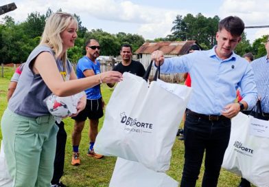 Acuña recibió elementos deportivos del programa “Más Deporte”