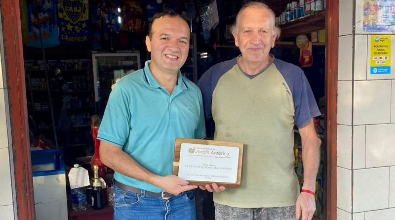 JARDÍN AMÉRICA RECONOCIÓ A LA DESPENSA DE OTANO POR SUS 50 AÑOS DE TRAYECTORIA