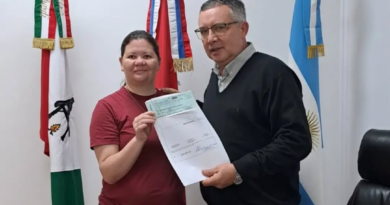 Colonia Alberdi: el municipio concretó la entrega del subsidio a alumnos del BOP 18