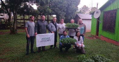 COLONIA ALBERDI: ENTREGARON PLANTINES DE MORRÓN PARA FORTALECER LA DIVERSIFICACIÓN PRODUCTIVA